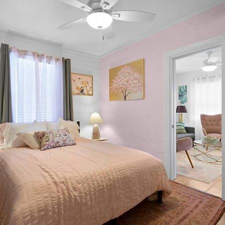 The Pink Oasis Waterfront 1 Bed Apt Apartment Тампа Екстериор снимка